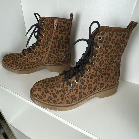 NEW Leopard Print Faux Suede Lug Sole Boots 8 - Picture 1 of 9